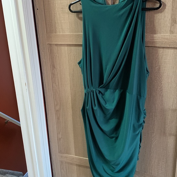 Beautiful dark green dress. - Picture 3 of 5